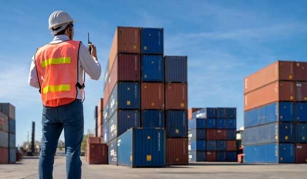 Supervisor monitoring container operations