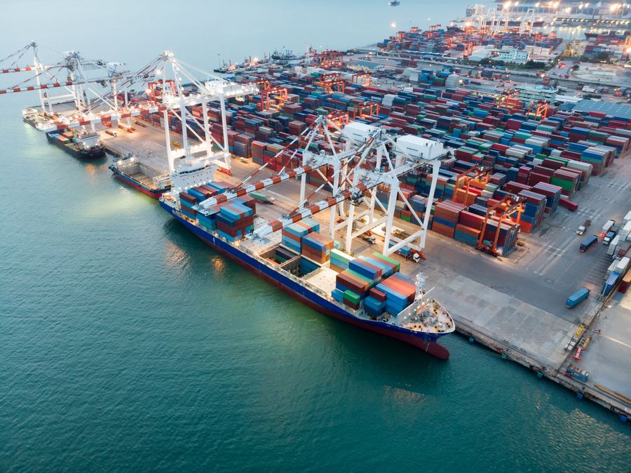 Port terminal handling heavy cargo
